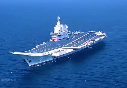 山东舰完成年度最后一次海上训练 山东舰返回海南三亚某军港