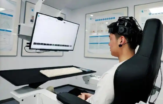 脑机接口实现用意念控制具身机器人 我国侵入式脑机接口实现三维物理世界交互