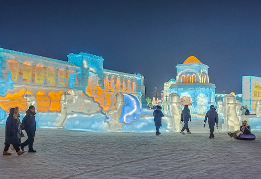 第二十七届哈尔滨冰雪大世界开园 第二十七届哈尔滨冰雪大世界规模为历届之最