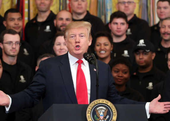 特朗普宣布给百万余美国军人发钱 美国或将迎来“有史以来规模最大的退税季”