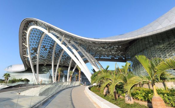 海南“重要门户”迈向发展新阶段 海南封关首日:iPhone最高可减2140元 海南“重要门户”迈向发展新阶段 海南封关首日:iPhone最高可减2140元