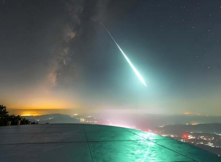 今晚2025最后一场流星雨，小熊座流星雨本周夜空上演