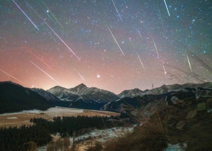 今晚2025最后一场流星雨，小熊座流星雨本周夜空上演