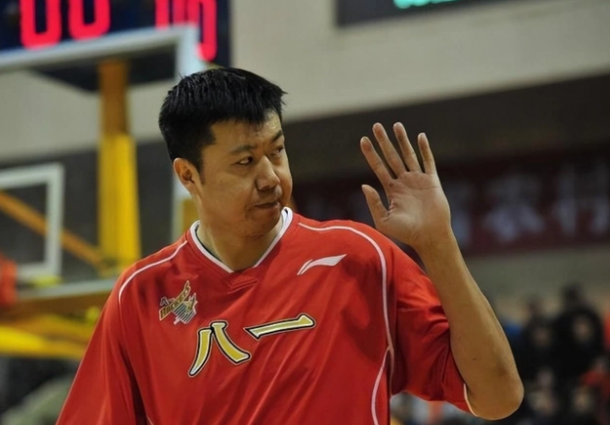 王治郅入选国际篮联名人堂，2026国际篮联名人堂名单公布