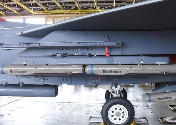 日本宫古机场发现美制未爆炸弹 日本宫古机场已接连发现未爆弹此次为第5枚 日本宫古机场发现美制未爆炸弹 日本宫古机场已接连发现未爆弹此次为第5枚