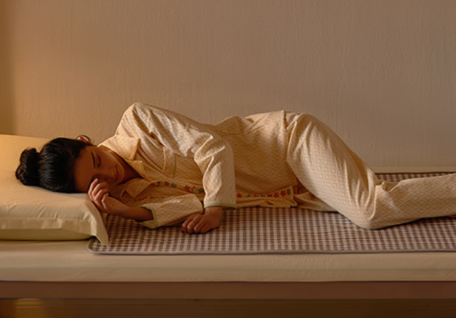 女生开电热毯整夜没翻身得压疮，电热毯易致压疮你的睡姿对了吗?