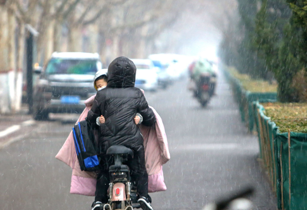 局地降温超10℃大降温序幕拉开！降温超10℃多地有小雨或雨夹雪！