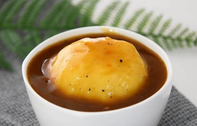 1个奶油苹果糖相当于3碗米饭，哪些人要谨慎吃奶油苹果糖？