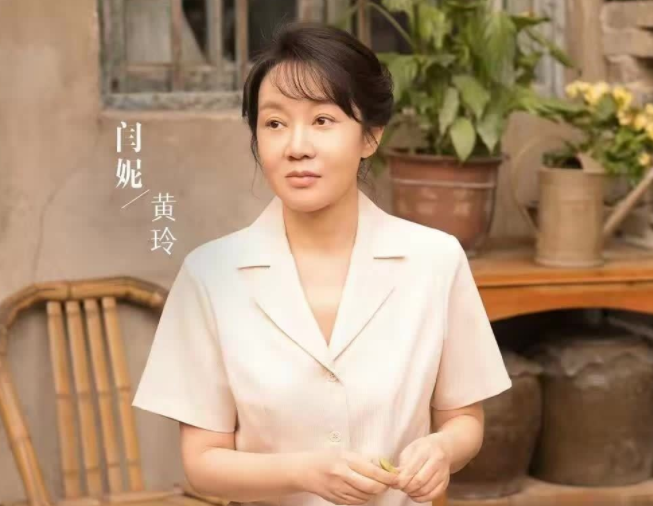 演员闫妮凭《小巷人家》黄玲一角，闫妮首获金莲花最佳女主