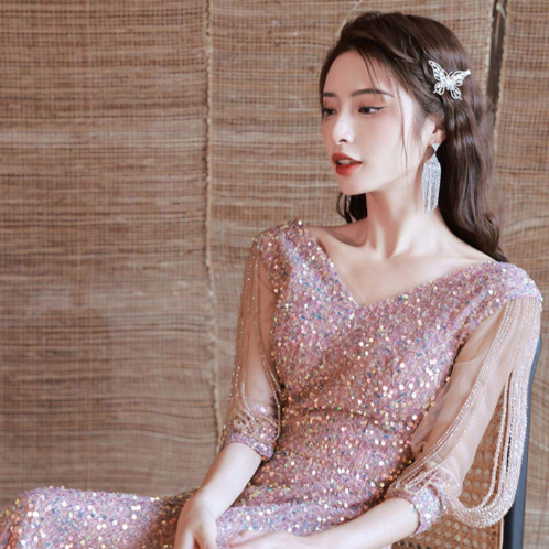 流苏亮片披肩搭黑色礼服摇曳（流苏披肩晚宴气场加分单品2025）