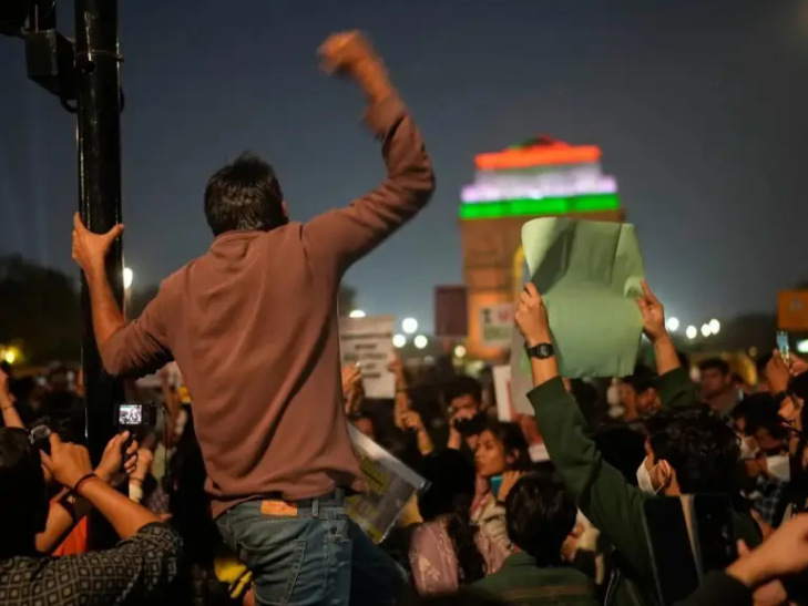 印度PM2.5浓度超安全值15至20倍，印度空气污染大量动物呼吸困难