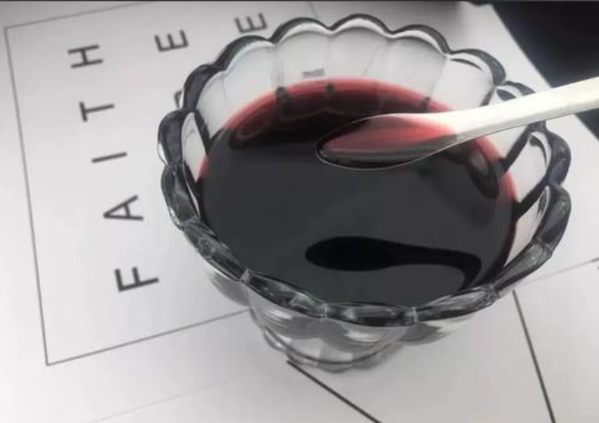 女婴皮肤护理误区:紫草油的危害远超想象,科学护理才安全 女婴皮肤护理误区:紫草油的危害远超想象,科学护理才安全