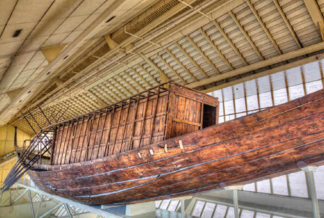 大埃及博物馆第二艘太阳船启动安装，古埃及法老木船在大埃及博物馆重组