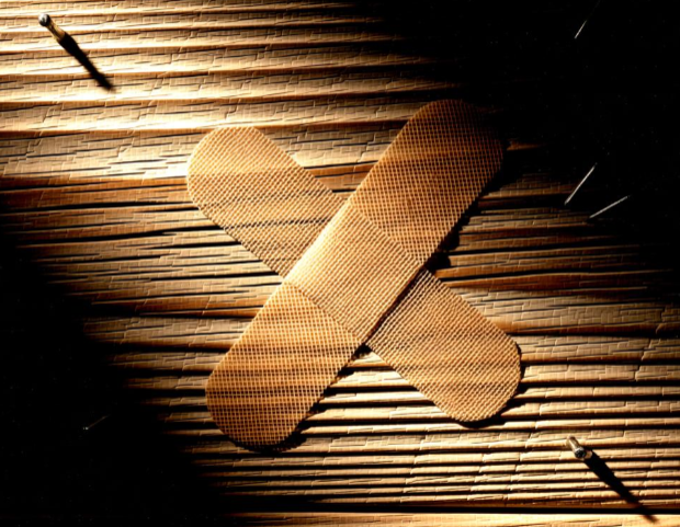 知名奢侈品牌推出羊皮打造的创口贴!不能粘伤口单张约售385元