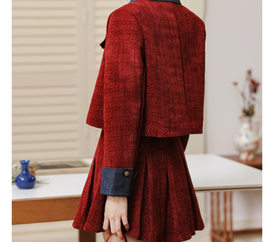 酒红皮草短裙叠穿黑色打底袜显瘦(酒红皮草跨年约会炸街穿搭2025) 酒红皮草短裙叠穿黑色打底袜显瘦(酒红皮草跨年约会炸街穿搭2025)