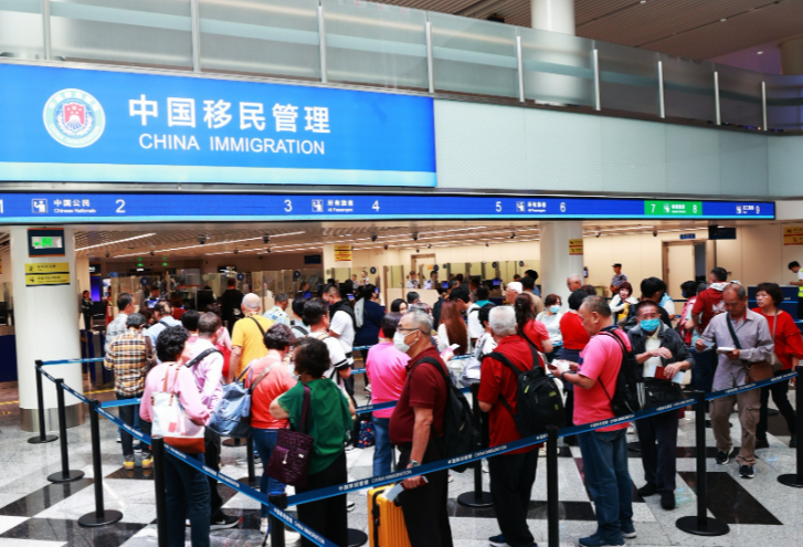 >预计元旦假期出入境旅客将突破210万人次！预计元旦假期出入境旅客同比增长22.4%