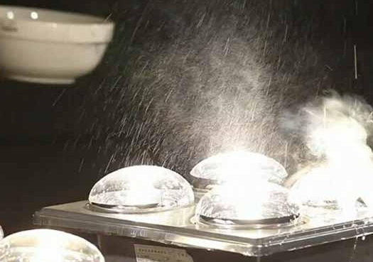 女子开浴霸洗澡突然起火！2025开浴霸洗澡注意事项盘点