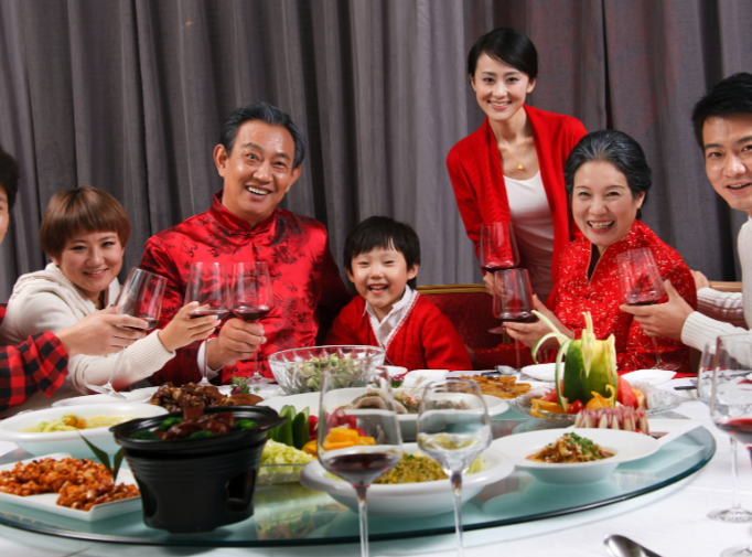 元旦跨年聚餐怎么控制热量？2025年元旦跨年聚餐不发胖饮食方案