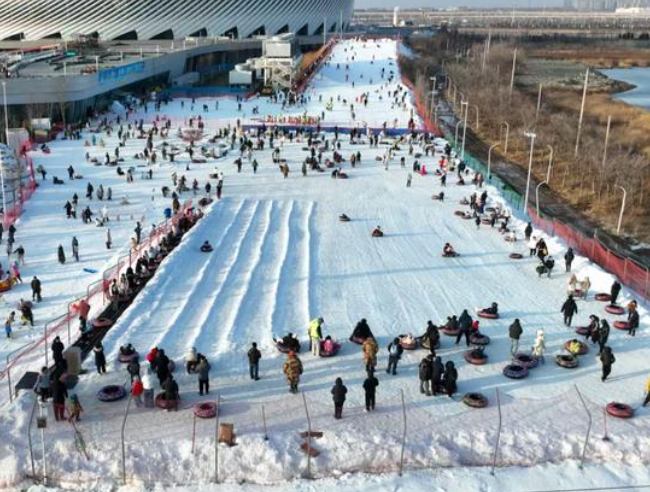 “冰雪经济”新玩法小雪具店撬动大市场！乌鲁木齐冰雪经济热度拉满
