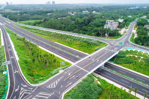 海南首条双向八车道智慧高速公路通车 海南洋浦疏港高速公路正式建成通车 海南首条双向八车道智慧高速公路通车 海南洋浦疏港高速公路正式建成通车