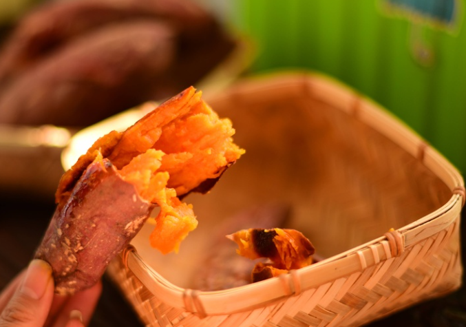 爱吃烤红薯的人天塌了，冬季烤红薯竟藏着这些科技与狠活