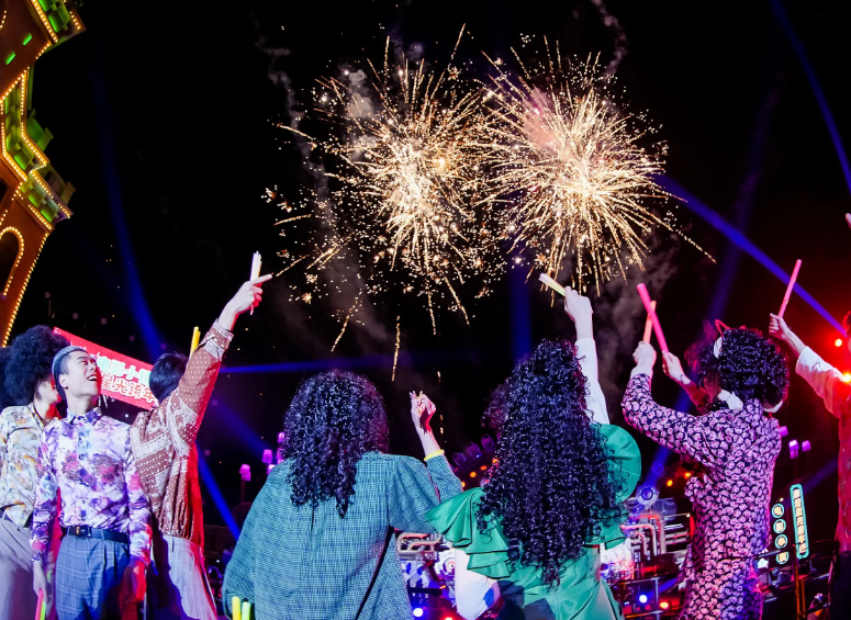 今日告别2025穿啥跨年好看?3套跨年夜穿搭从白天美到零点跨年!