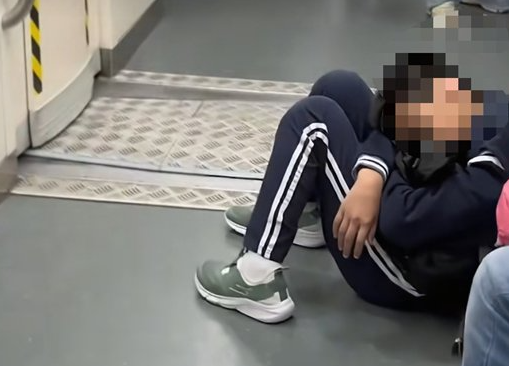 广州小孩哥搭地铁上学一觉睡过23个站 小孩哥坐地铁上学睡过23个站