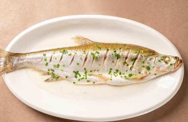 跨年饭吃不完变成隔夜饭有哪些危害？2026跨年饭怎样吃才健康？