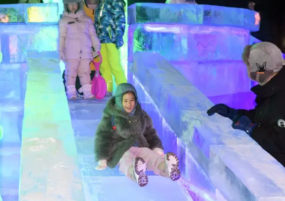 第52届冰灯艺术游园会开园 第52届冰灯艺术游园是中国最大公益性冰雪艺术园区 第52届冰灯艺术游园会开园 第52届冰灯艺术游园是中国最大公益性冰雪艺术园区