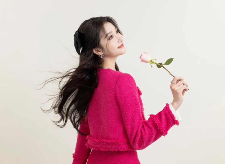 节后开工学关晓彤的开年红运装，2026马年开运氛围感穿搭四个优点