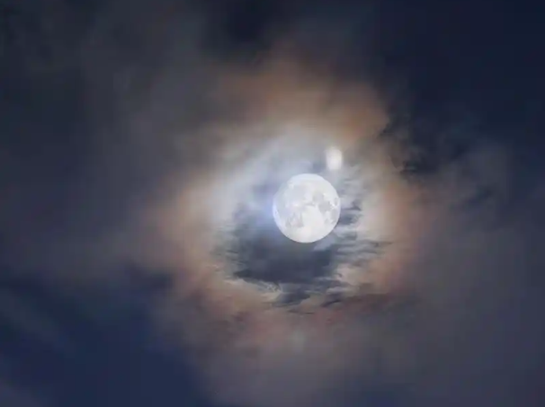 2026首个超级月亮来了，XXL月亮昨晚现身高清实拍大图