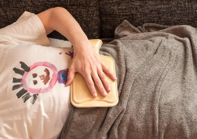 冬季如何安全使用热水袋？2025年热水袋烫伤预防与材质选择