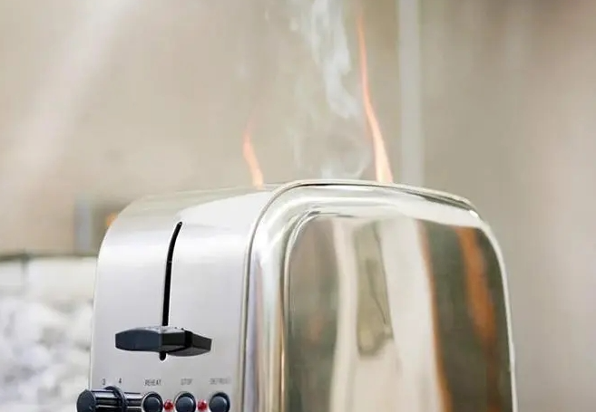 这样的电器费电又危险快看你家有吗？冬季如何预防电器起火？