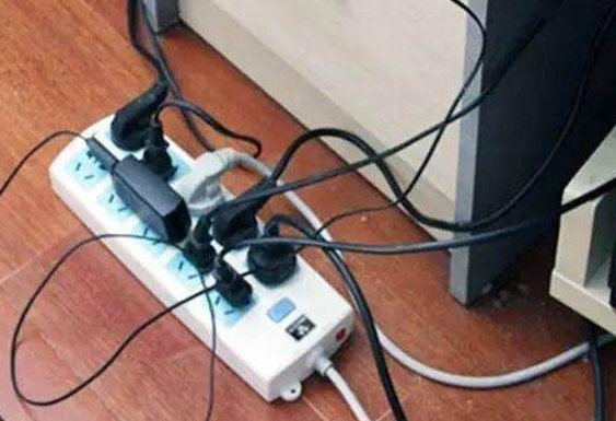 这样的电器费电又危险快看你家有吗？冬季如何预防电器起火？