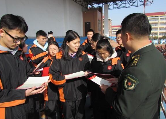适龄男性公民都应进行兵役登记 《兵役登记工作规定》今年正式实行 适龄男性公民都应进行兵役登记 《兵役登记工作规定》今年正式实行