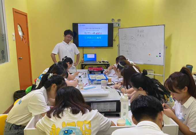 编程低龄化培训成常态！少儿编程为3岁幼儿开班授课