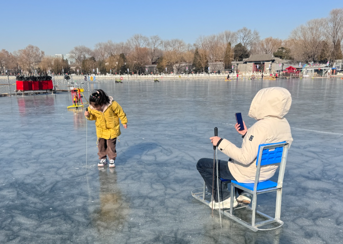 北京什刹海冰场开始搭建!什刹海冰场影视剧中的冬日浪漫地标