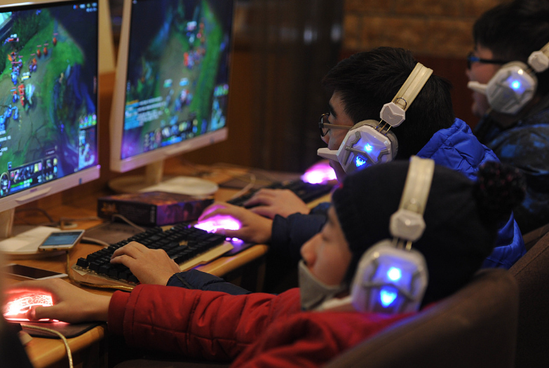 过年打游戏到凌晨3点突发心梗,2026春节这些坏习惯可能会导致心梗 过年打游戏到凌晨3点突发心梗,2026春节这些坏习惯可能会导致心梗