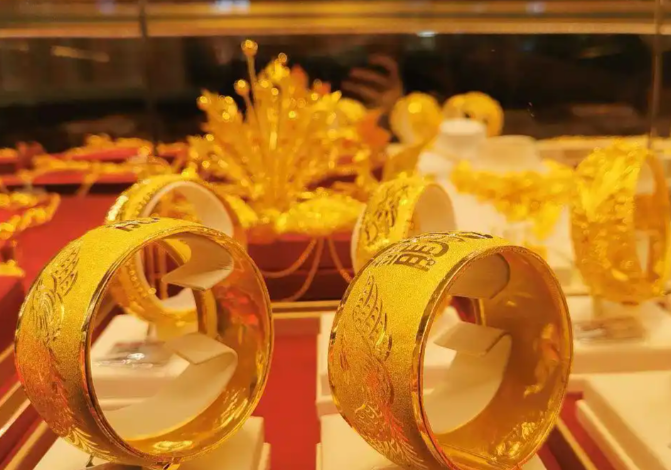 金饰价格一夜涨了22元！金饰价格涨至1376元