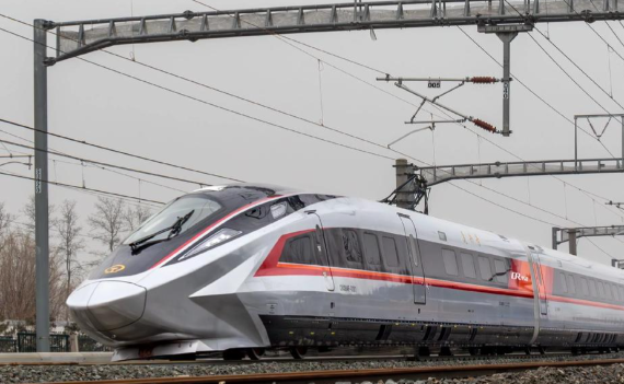 “全球最快高铁”要来了 CR450动车组跑出单列时速453公里新纪录