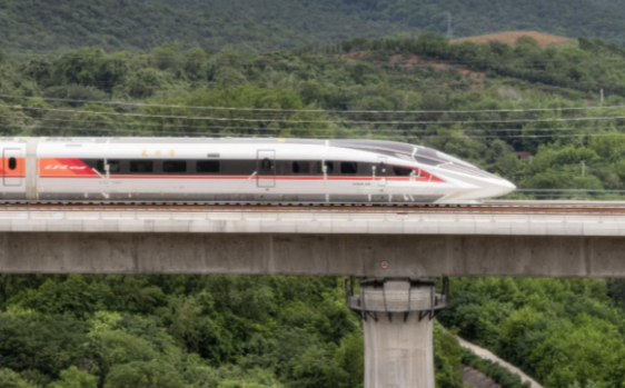 “全球最快高铁”要来了 CR450动车组跑出单列时速453公里新纪录