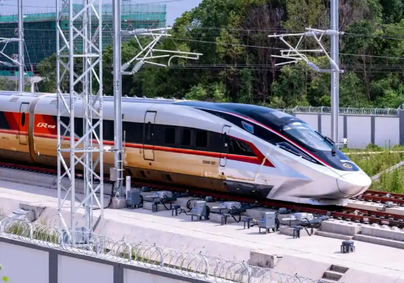 “全球最快高铁”要来了 CR450动车组跑出单列时速453公里新纪录