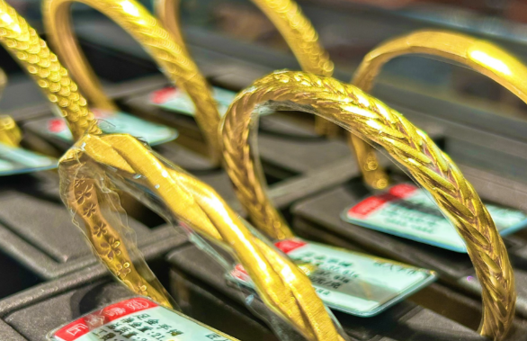 现货黄金日内涨幅扩大至2% 1月5日现货黄金报4419.7美元/盎司 现货黄金日内涨幅扩大至2% 1月5日现货黄金报4419.7美元/盎司