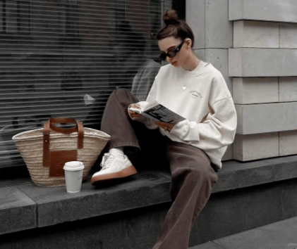 加绒卫衣搭配阔腿裤显高（加绒卫衣提升身高比例的冬季穿搭2026）