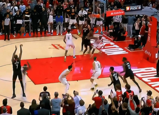 火箭100-97逆转击败太阳！ 杜兰特1.1秒三分绝杀太阳