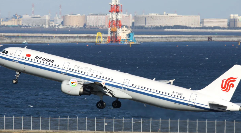 2025年国际航班恢复至2019年90%以上 国际旅客运输量同比增长21.6%