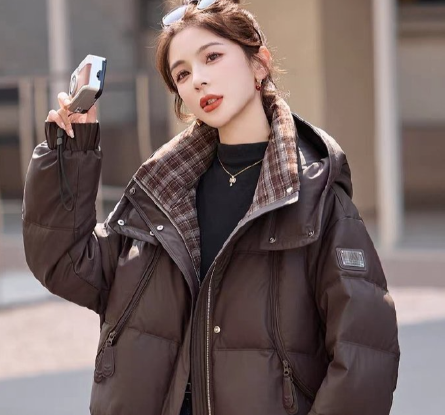 皮质羽绒服避免臃肿秘诀（皮质羽绒服冬季兼具防风与造型指南2026）