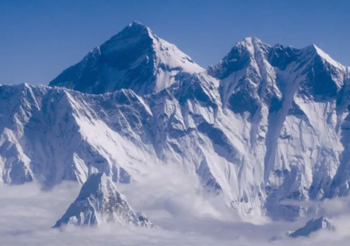 攀登珠峰成本又高了!尼泊尔计划每人收4000美元清理费