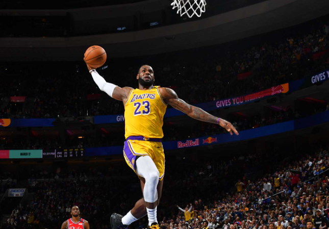 41岁詹姆斯秀大风车扣篮,41岁詹姆斯30+8+8刷爆热搜 41岁詹姆斯秀大风车扣篮,41岁詹姆斯30+8+8刷爆热搜