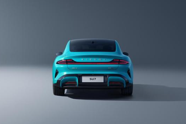 新一代小米SU7预计2026年4月上市，定位豪华高性能纯电轿车